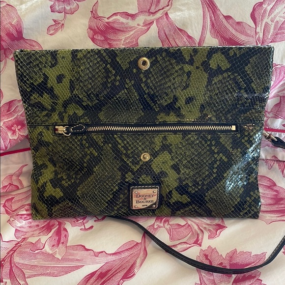 🌼Spring Bag Blowout🌼Dooney & Bourke Green Snake Print Women's Bag - Picture 4 of 14